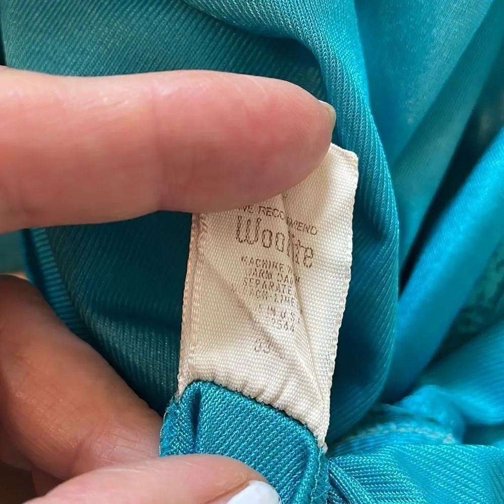 Vtg 70s Formfit Rogers turquoise‎ blue long nylon nightgown with lace details